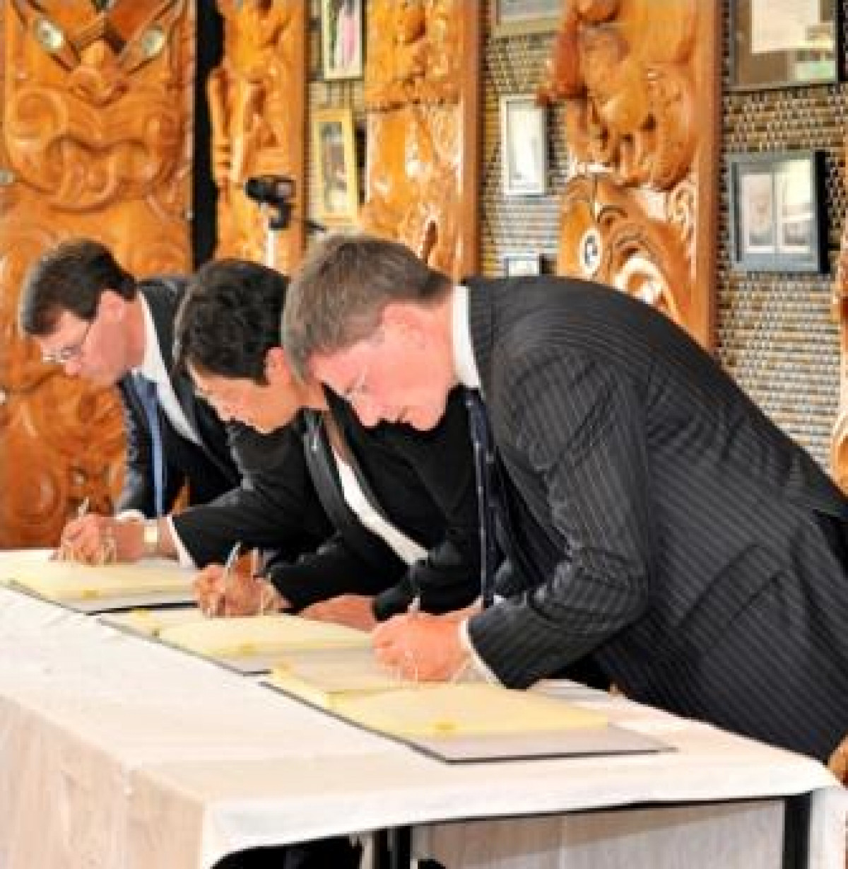 Settlement Signing Dec 2012  - Chairperson Glenice Paine and Ministers signing Te Atiawa's Deed of Settlement<br />
 