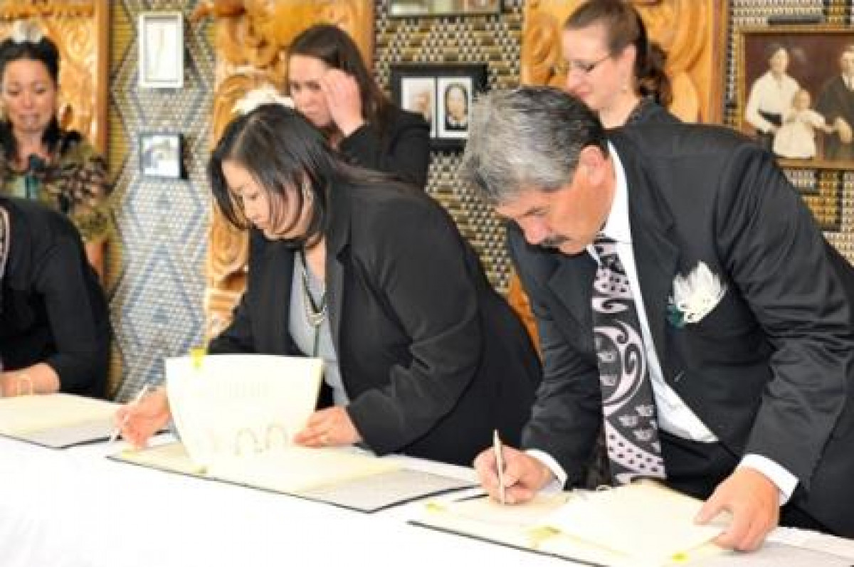 Settlement Signing Dec 2012  - Te Atiawa Trustees signing Te Atiawa's Deed of Settlement<br />
 